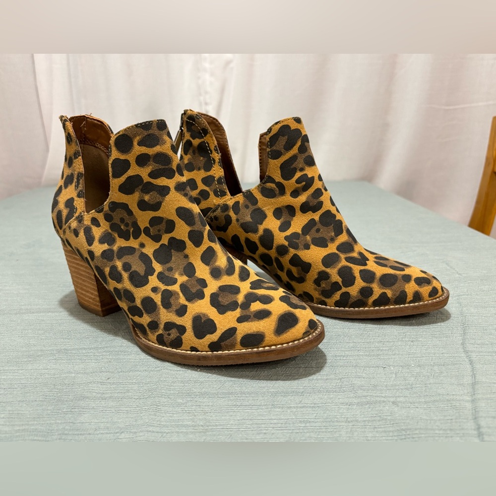 Blondo Leopard Ankle Booties 8  Like New